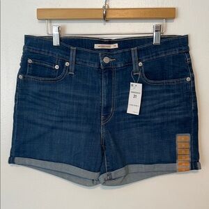 New Levi’s Denim Shorts - 31